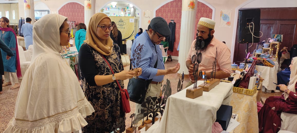 The Crafter's Guild and Firefly hosts the Indie Summer Pop Up at Beach