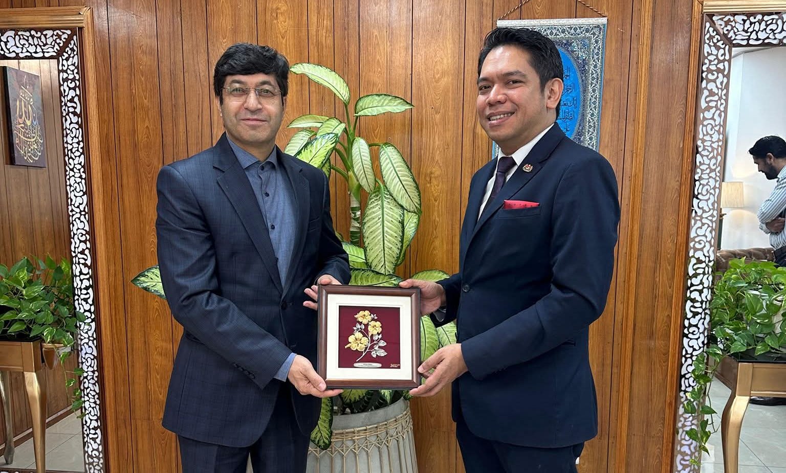 巴基斯坦和马来西亚领事在迪拜讨论双边合作